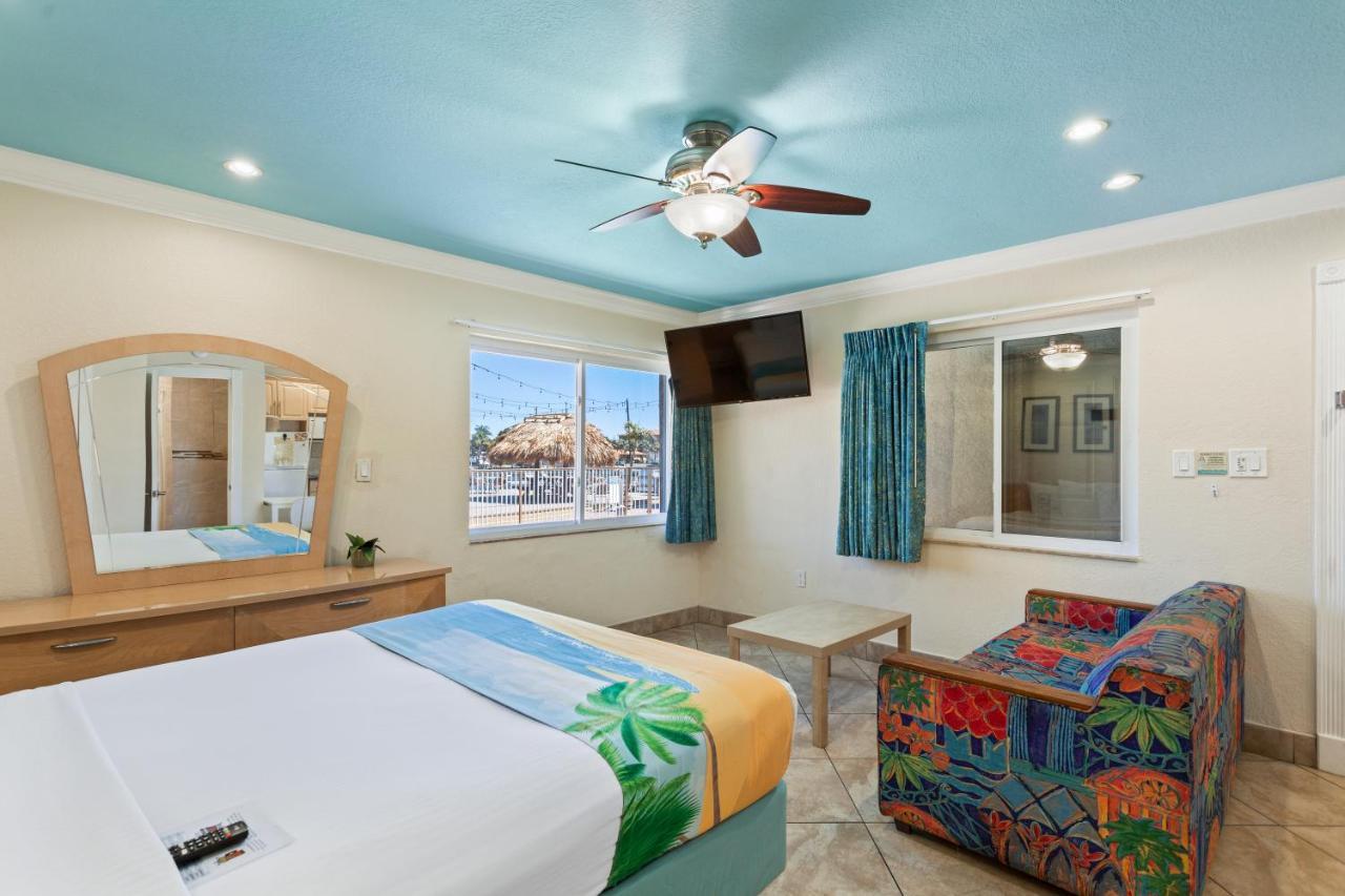 Bay Palms Waterfront Resort - Hotel And Marina St. Pete Beach Exterior photo