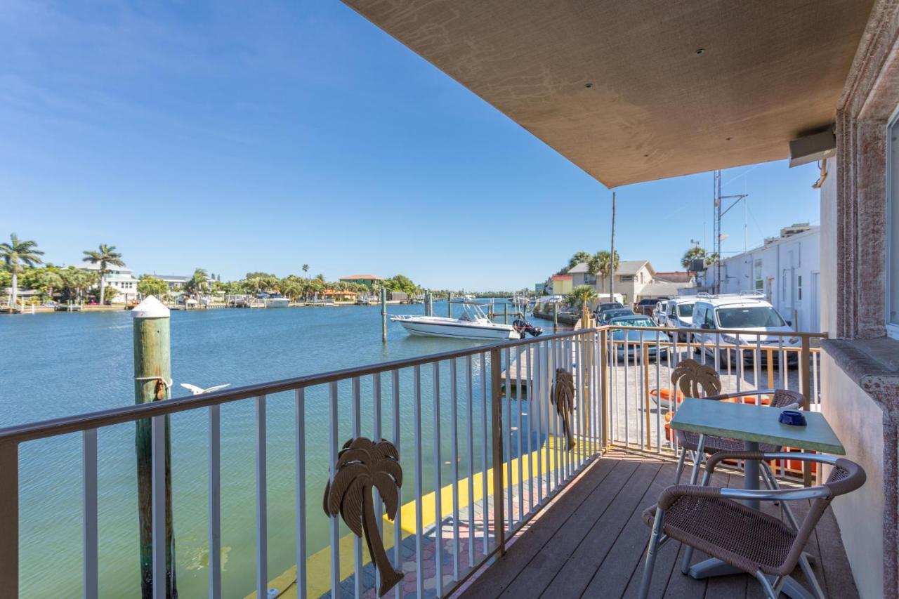Bay Palms Waterfront Resort - Hotel And Marina St. Pete Beach Exterior photo
