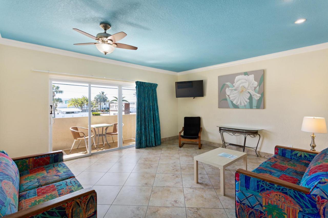 Bay Palms Waterfront Resort - Hotel And Marina St. Pete Beach Room photo